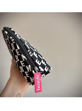 68包邮｜少量小众超级厚实高密度针织经典黑白配色字母收纳化妆包