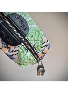 68包邮｜英航英国伦敦清新手绘鲜花蝴蝶质感拉链立体化妆收纳包