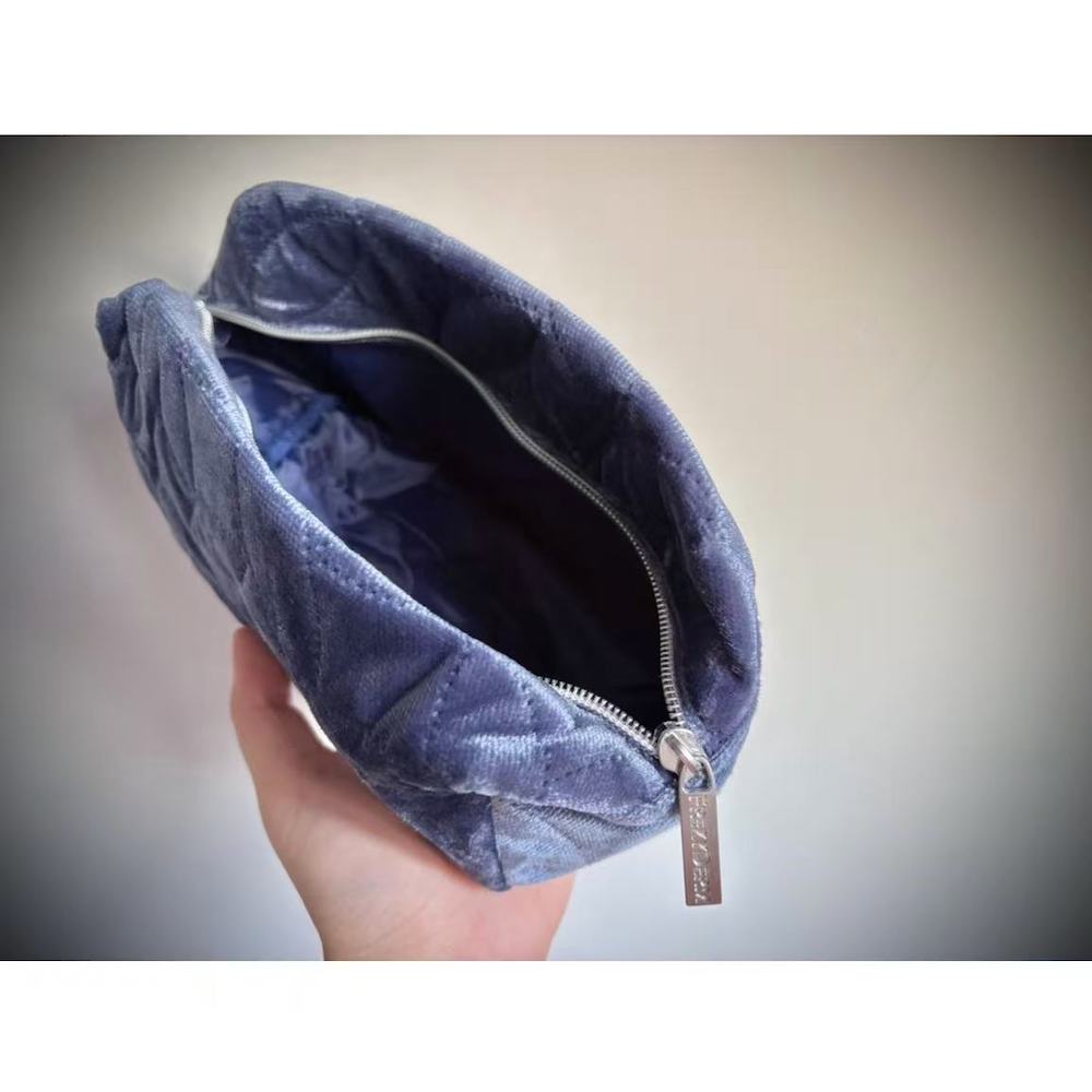 68包邮｜出口欧洲希腊品牌高级洋气蓝灰色压纹立体实用化妆收纳包