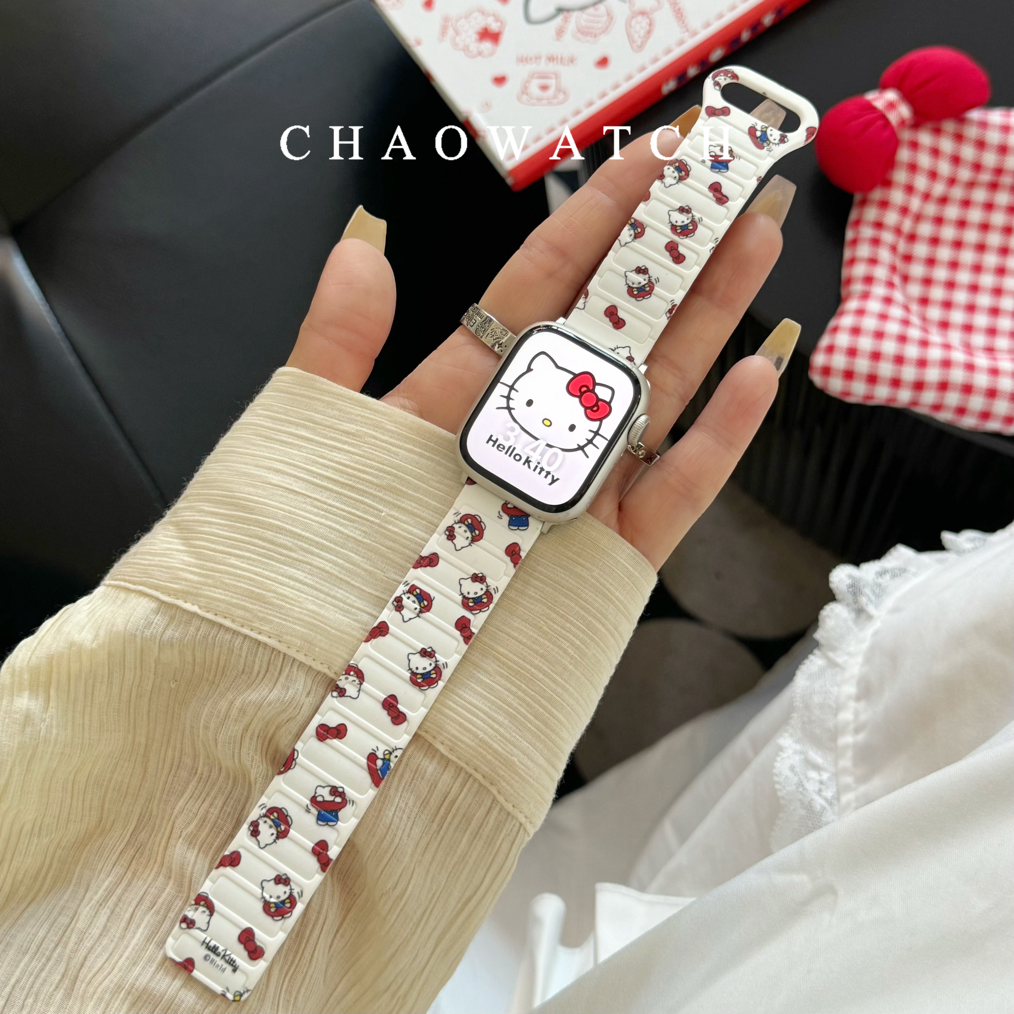 游泳圈kitty猫适用于苹果手表表带s10代apple女iwatch987磁吸硅胶