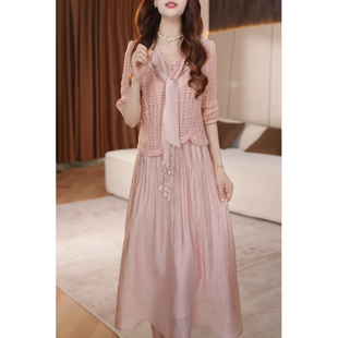 今年流行两件套连衣裙女2026春夏新款高档妈妈时尚休闲套装背心裙