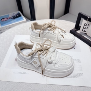 厚底小白鞋女2026年春夏季新款百搭运动休闲板鞋配裙子增高松糕鞋