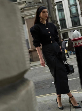 C3鬼才定制金属绳纽扣酷感廓形客供羊毛黑色短针织开衫T2402283