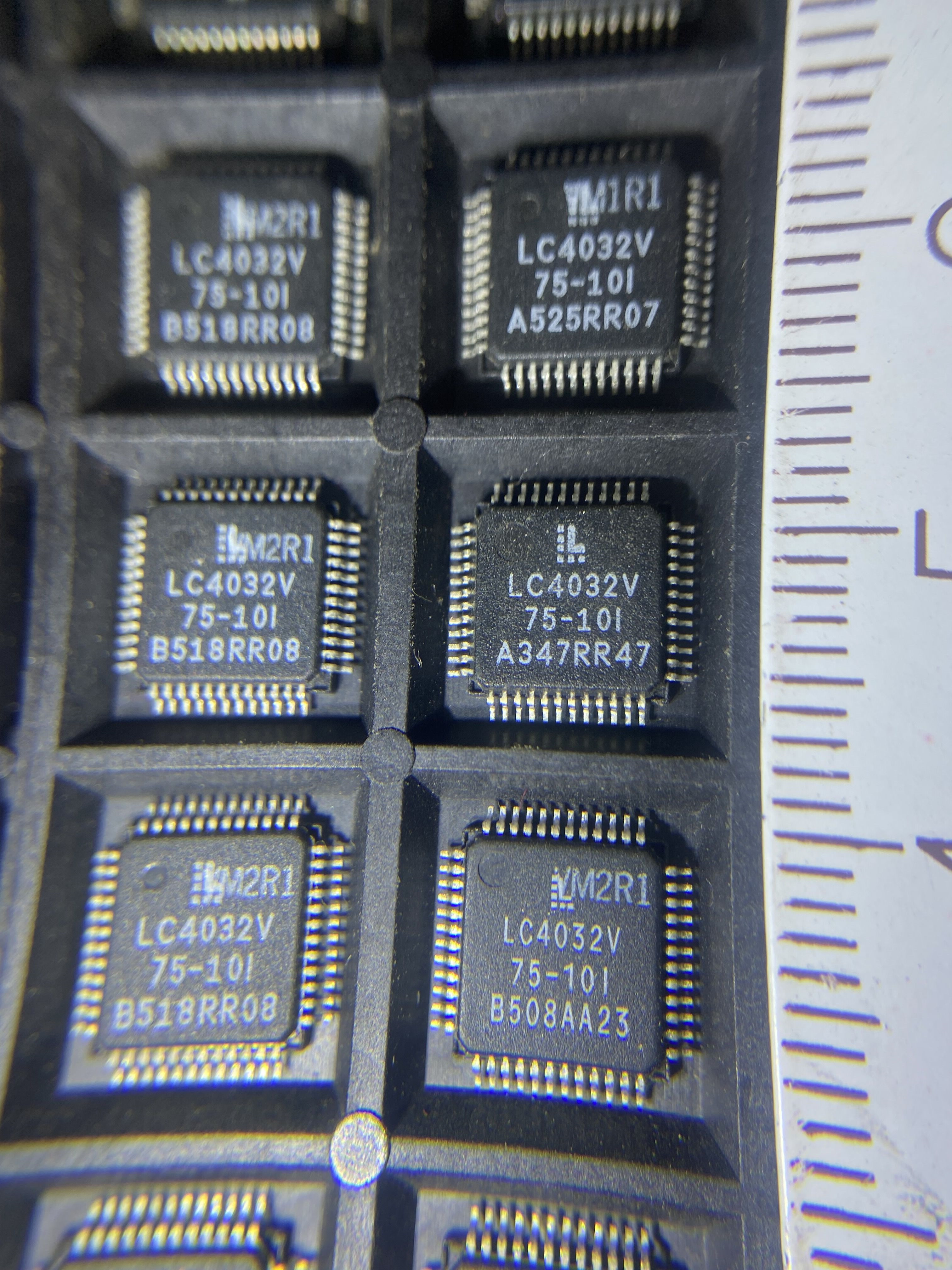 LC4032V75-10ILC4032V