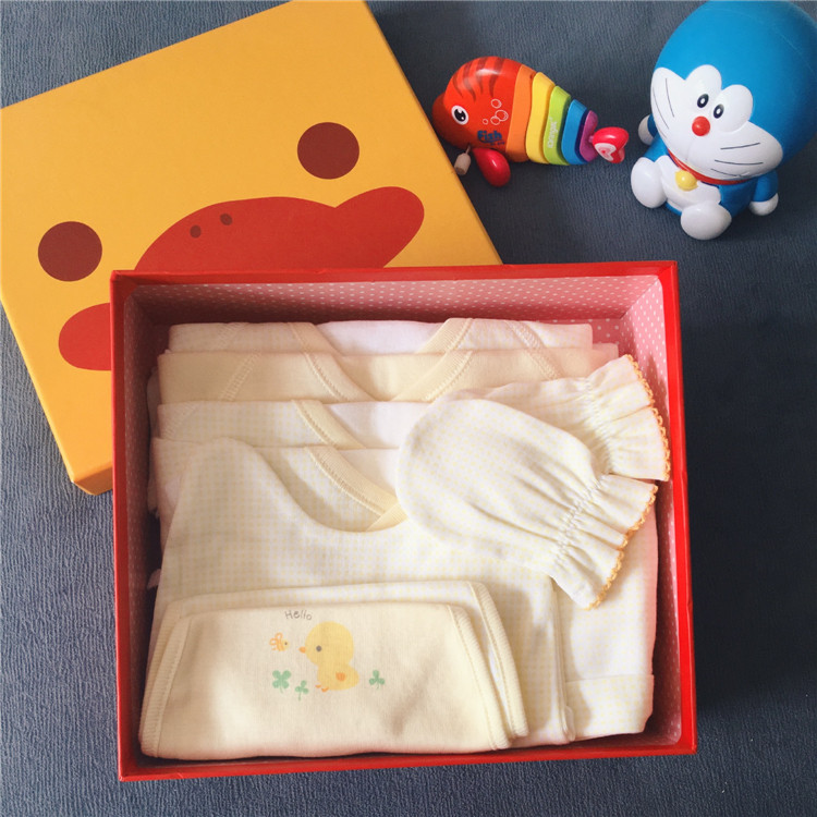 Coffret cadeau pour nouveau-né - Vêtements + Fournitures - Ref 1976556 Image 1