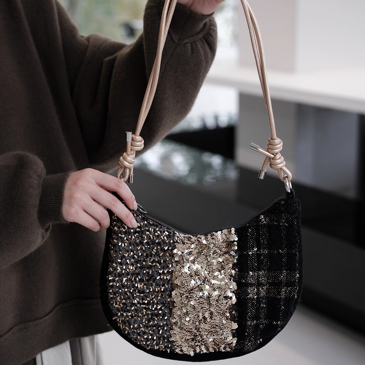 小众时髦黑金亮片牛仔百搭女生通勤单肩拉链月牙斜挎包生日礼物