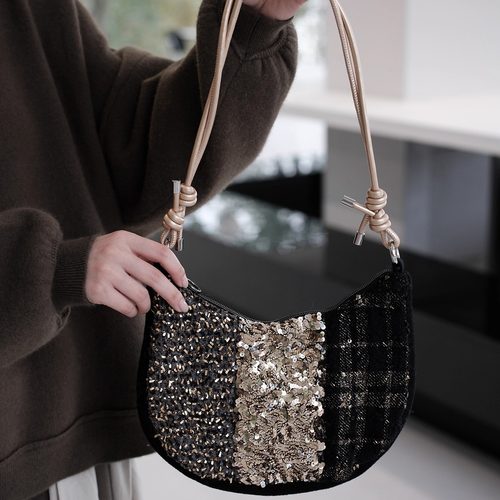小众时髦黑金亮片牛仔斜挎包