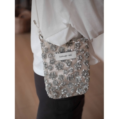 2026超火银色亮片花朵纱单肩可调节肩带手机包大容量小众包包