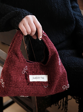 小众红色包包小包hobo水桶帆布遛弯包新年高级感通勤上班拎包轻奢