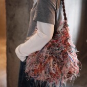 小众红色包包毛毛小众单肩包帆布hobo水桶包大容量斜挎通勤新款