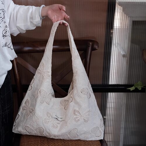 气质镂空刺绣蝴蝶时尚单肩包腋下帆布包hobo流浪包大容量包包旅游