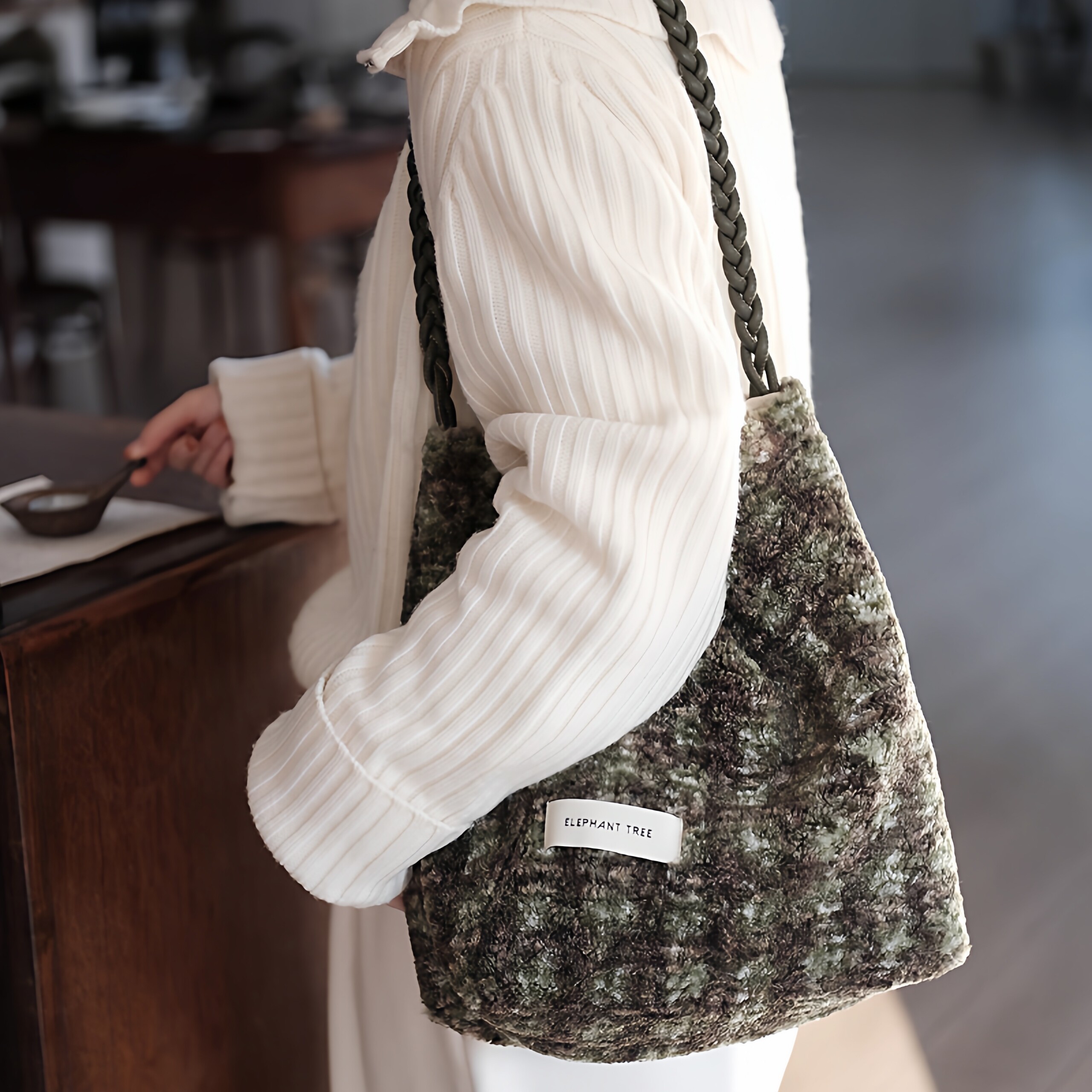 小众绿棕格纹毛毛hobo水桶包女生百搭单肩包帆布大容量包包通勤,箱包皮具/热销女包/男包,通用款女包,淘宝优惠券,粉丝福利购,淘宝优惠卷