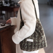 小众绿棕格纹毛毛hobo水桶包女生百搭单肩包帆布大容量包包通勤