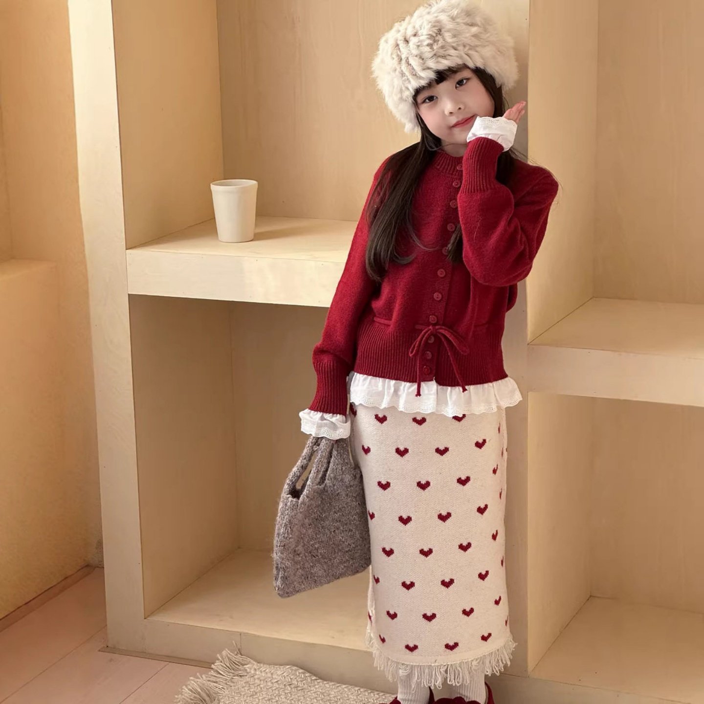 韩版童装冬季女童洋气甜美蕾丝花边收腰针织开衫宝宝新年红色毛衣