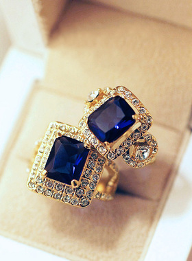 黄金色椭圆形大气蓝钻戒指情侣