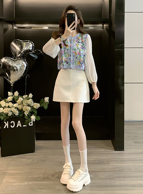 蓝色衬衣拼接针织衫超火早秋套装2025时尚洋气减龄白色牛仔短裙女