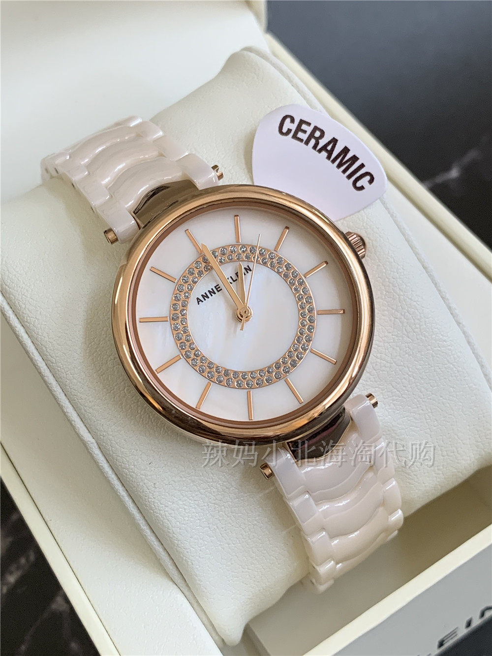 现货美国anne klein 淡粉色陶瓷珍珠贝母水钻女士石英手表新款