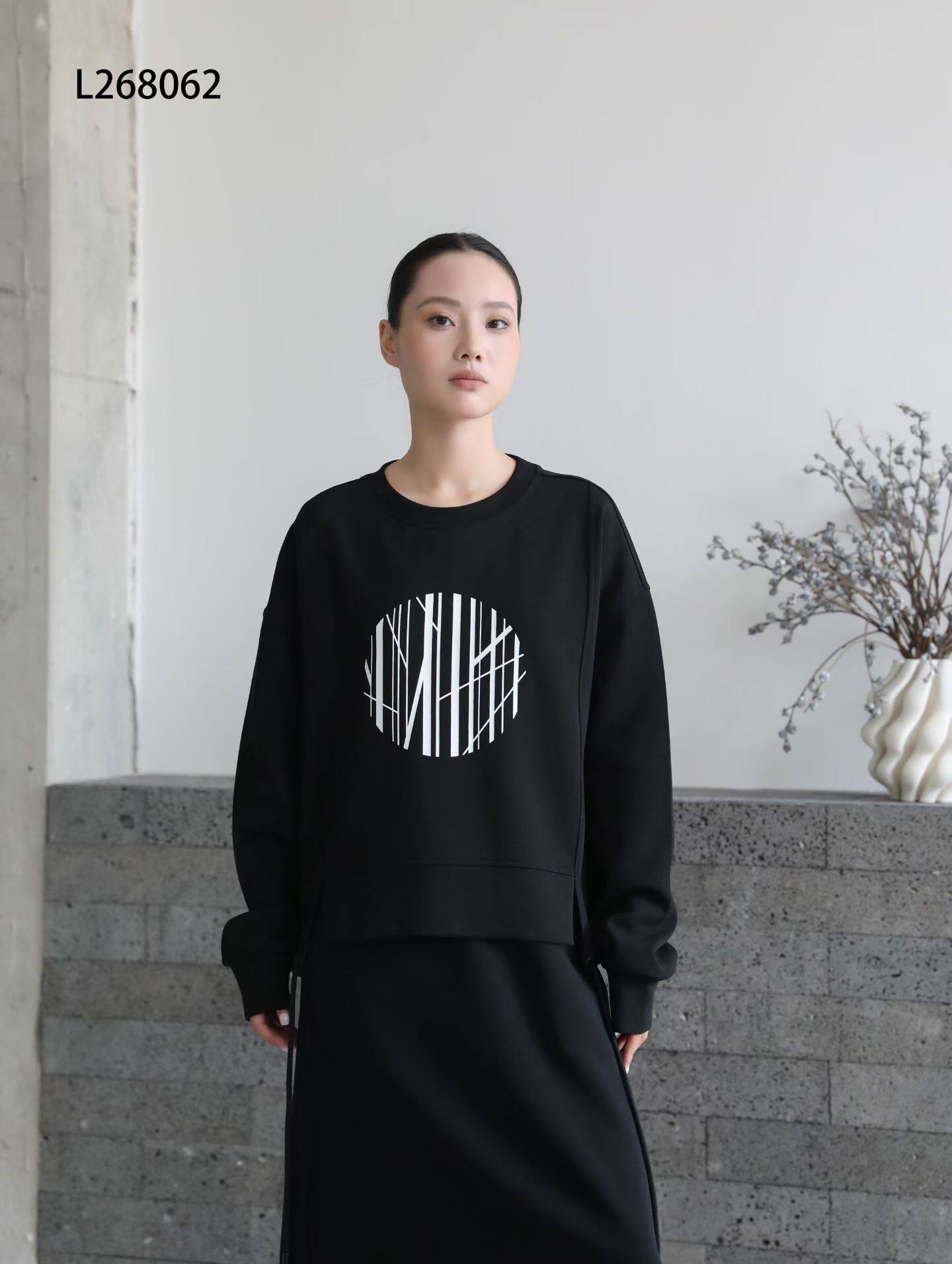 美式慵懒风印花圆领卫衣女2026春季新款时尚宽松小个子短款上衣潮