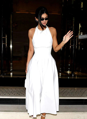 Kylie Jenner同款白色挂脖气质连衣裙高腰设计感拼接显瘦裙子