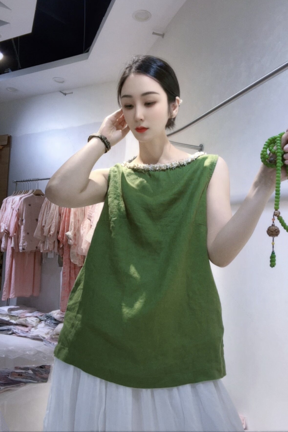 欧货高端无袖亚麻小衫2026夏一字领重工手工钉珠无袖亚麻背心上衣