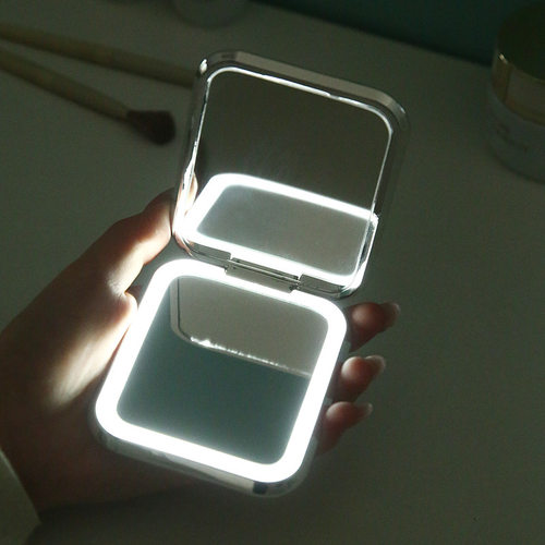 LED化妆镜 学生宿舍带灯折叠镜台式桌面手持镜女便携随身双面镜子