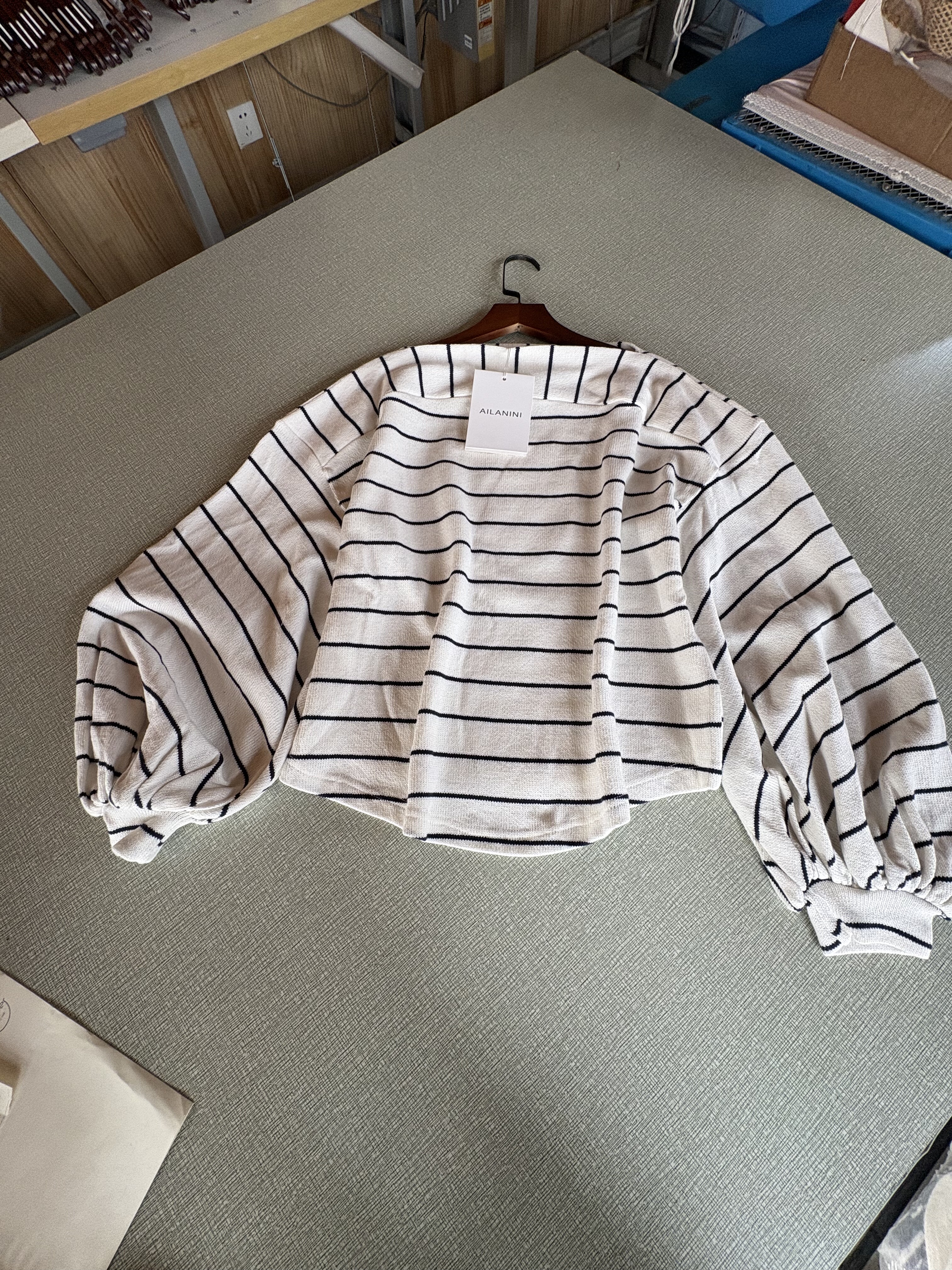 尾货清仓两件包邮女士条纹上衣毛衣长袖灯笼袖,女装/女士精品,毛针织衫,淘宝优惠券,粉丝福利购,淘宝优惠卷