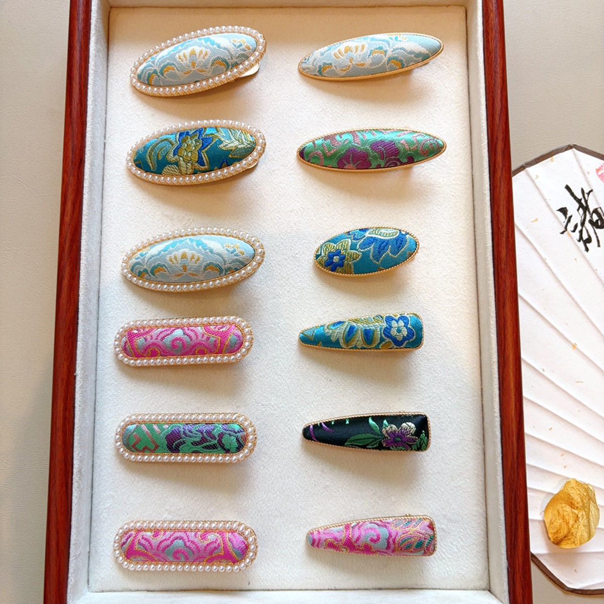 【成品】纯手工东方美学非遗宋锦蜀锦国风新中式发夹弹簧夹压夹,饰品/流行首饰/时尚饰品新,民族风发饰,淘宝优惠券,粉丝福利购,淘宝优惠卷