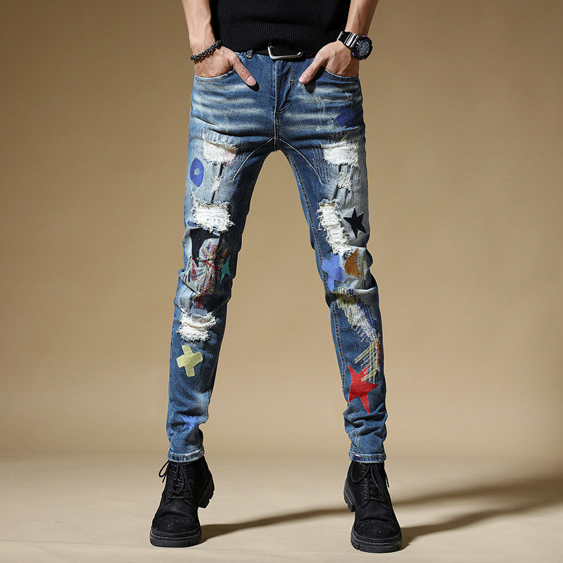 男士刺绣牛仔裤潮牌修身小脚秋季韩版潮流弹力浅色破洞补丁长裤子