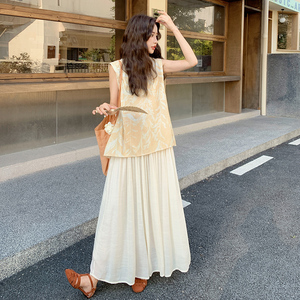松弛感显瘦套装女2025年夏季新款气质温柔风印花上衣半身裙两件套图片