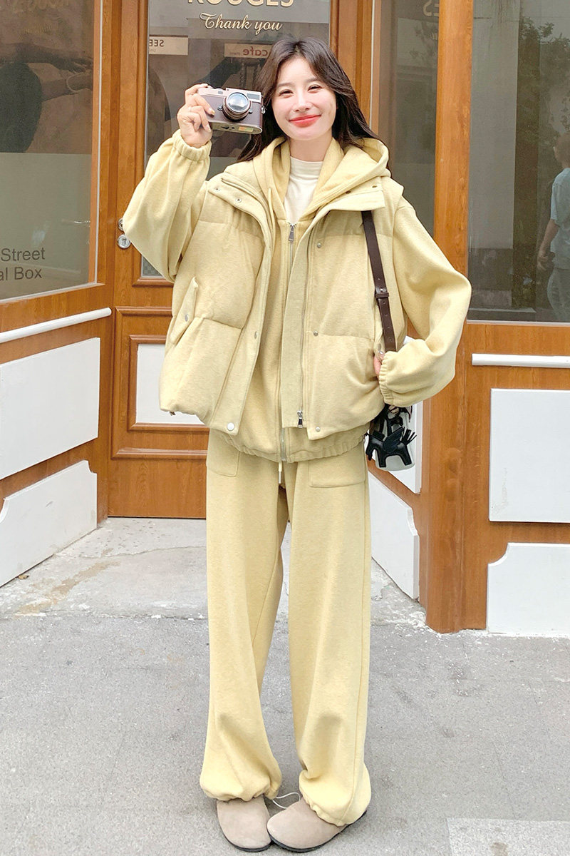 奶黄色羽绒马甲卫衣休闲裤三件套女秋冬2025新款爆款整套ootd穿搭,女装套装/套裙,2C339