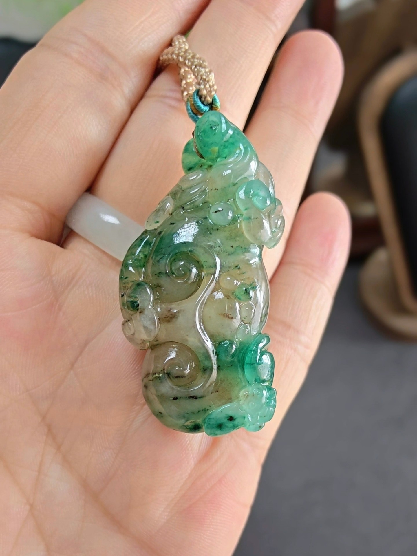 可言坊天然南阳翠独山玉原矿老冰艳蓝绿灰手雕灵芝如意项链挂坠件