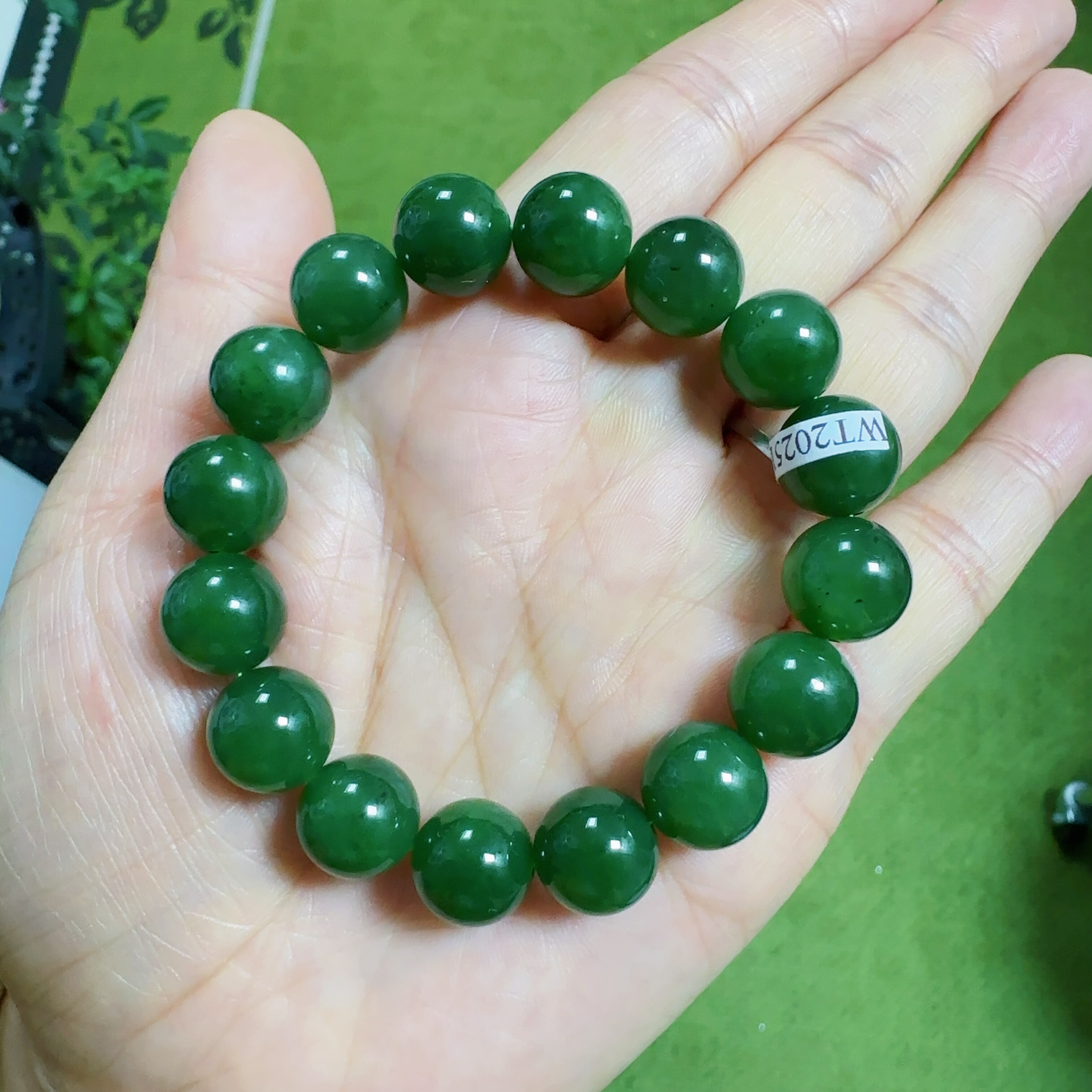 可言坊天然碧玉石男女油润菠菜绿卡12圆珠手串少黑点