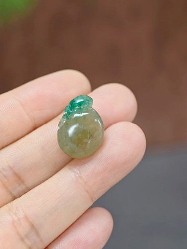 可心天然南阳翠独山玉老料迷你俏色甲虫项链包手机挂坠件