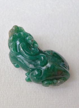 可言南阳翡翠独山玉精美手雕撒金属感矿点蓝绿貔貅挂坠件迷你把玩