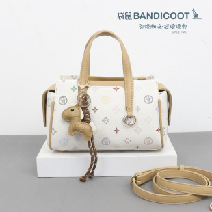 正品 袋鼠女包2026春季 包邮 印花波士顿包手提斜挎包百搭枕头包 新款