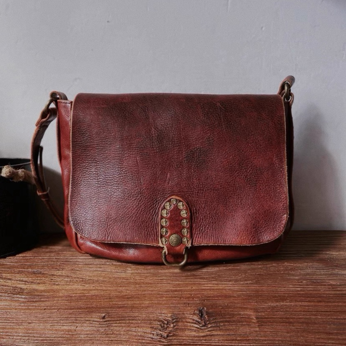 邮差包复古做旧植鞣皮小众机车