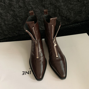 IMEME尖头V口粗跟皱感西部短靴女2025新款真皮马丁靴单靴踝靴拉链