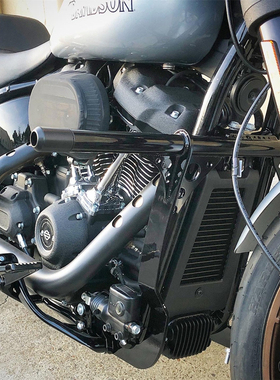 18年后哈雷突破凌动滑翔路威S肥霸司令改装防摔护杠DS一字保险杠