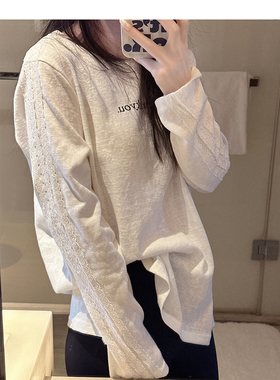 CHIA秋冬内搭单穿都敲有感的蕾丝拼接袖字母简洁中长款侧开叉白t