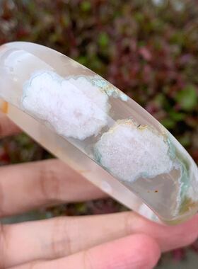 天然冰透绿色飘花玉髓玛瑙手镯