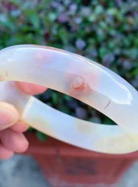 冰透粉红色百搭风飘花玛瑙手镯