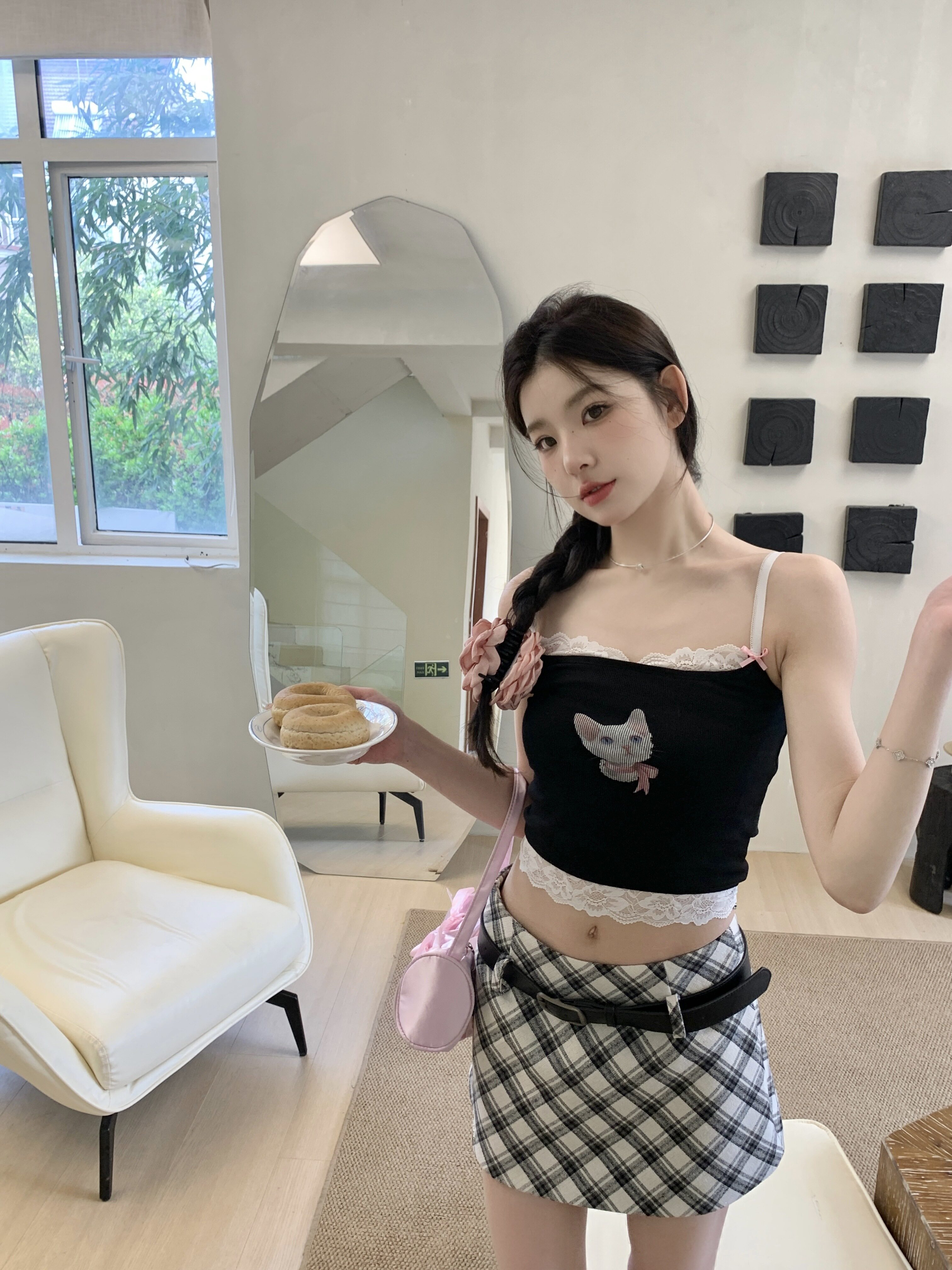 【徐梦洁同款】MOMONANA小猫印花黑色蕾丝吊带衫黑白格子半身裙