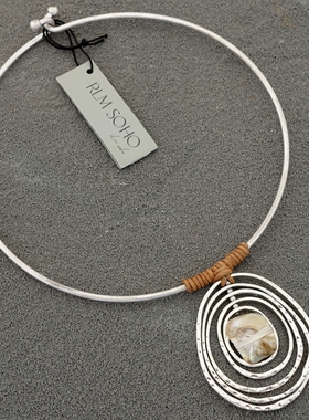 拉睦RLM SOHO手工绕丝珍贝母贝壳编织皮绳设计师腔调文艺术范项圈