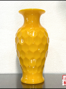 藏品 博山名贵色料大师手工茬棱打磨雕刻老鸡油黄琉璃美人瓶花瓶