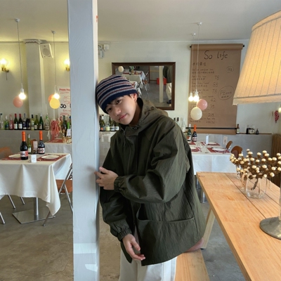 韩系褶皱轻户外机能连帽冲锋衣