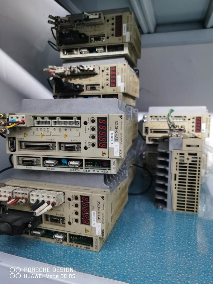 安川伺服驱动器 SGDH-04AE-N1Y88 JUSP-NS100 一套 询价