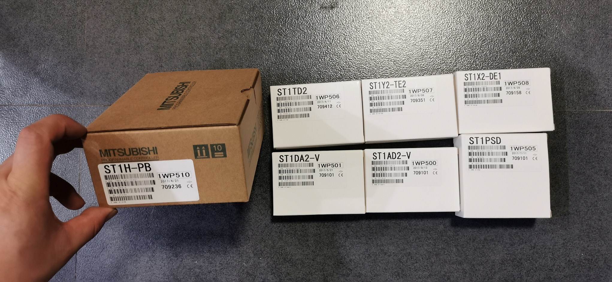 *ST1AD2-V/ST1DA2-V/ ST1H-PB 三菱PLC模块 全新原装询价
