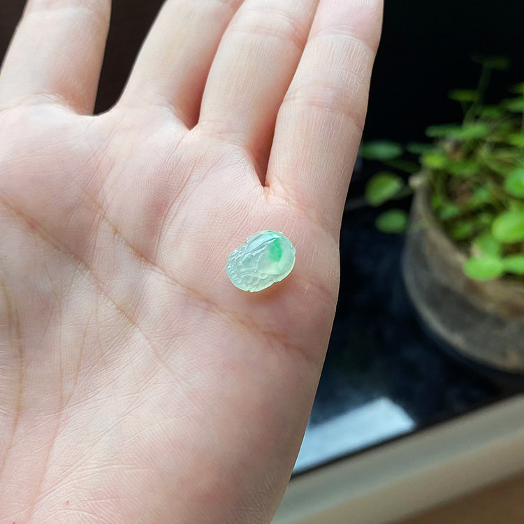 小小胖貔貅冰透飘绿起光裸石缅甸天然老坑A货翡翠冰种阳绿色证书
