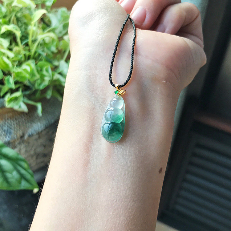 缅甸料 天然A货翡翠福豆子冰种深绿色起胶光小四季豆迷你吊坠证书,珠宝/钻石/翡翠,颈饰,淘宝优惠券,粉丝福利购,淘宝优惠卷