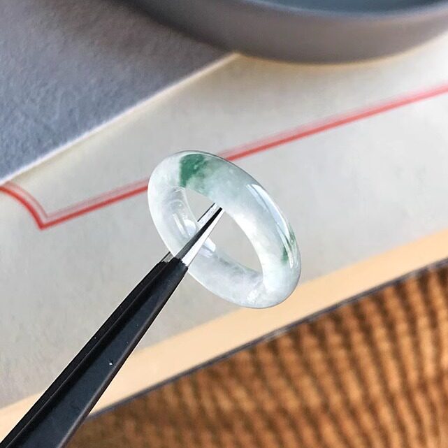 A货翡翠指环白冰起光冰种飘花